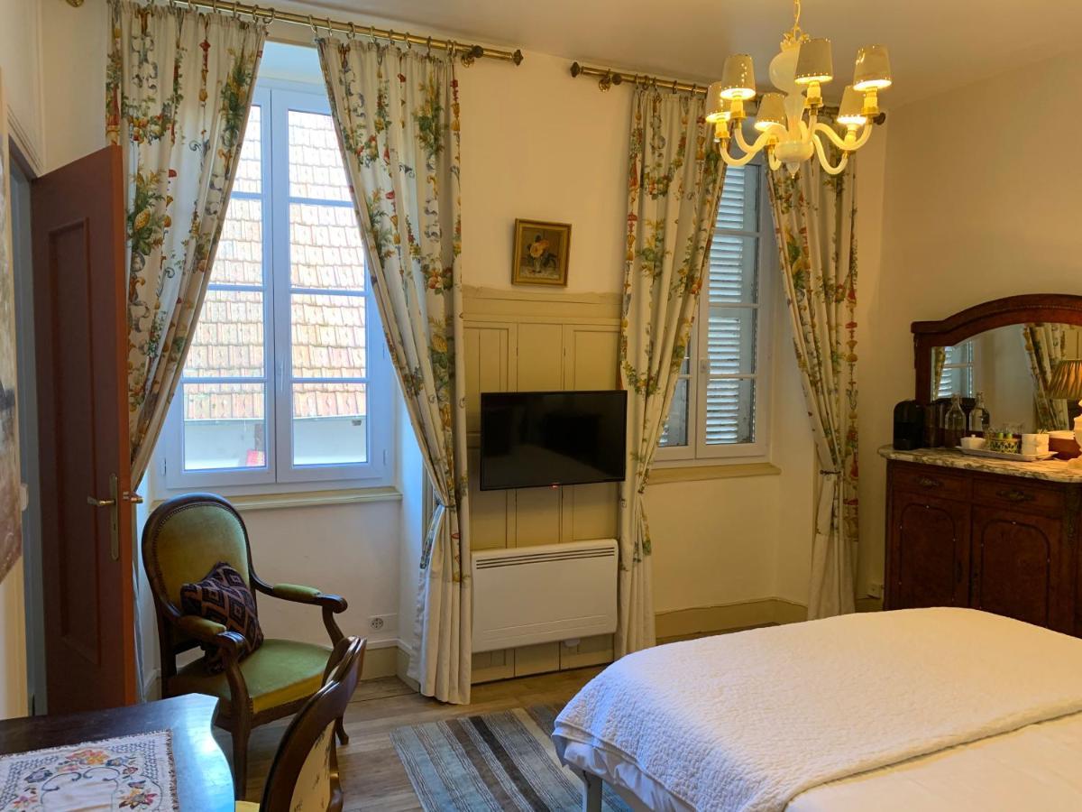 La Grenouille Noire Hotel Marcillat-en-Combraille Luaran gambar
